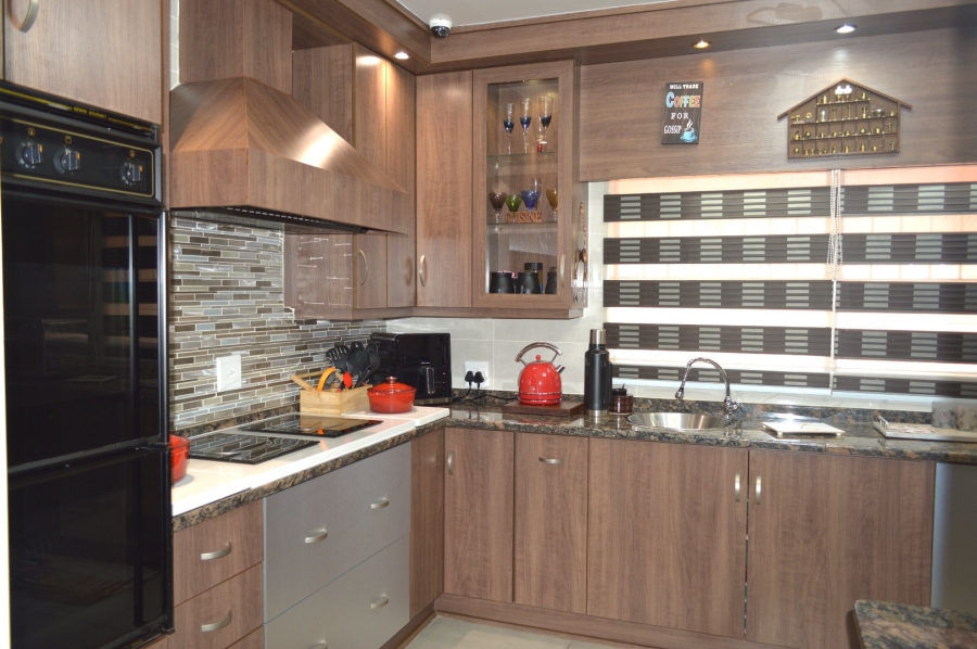 6 Bedroom Property for Sale in Doringkruin North West